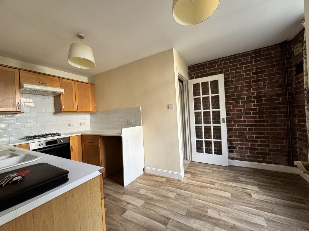Lot: 162 - THREE-BEDROOM HOME IN CITY CENTRE - Kitchen - Diner